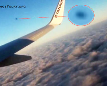 A little girl sees an UFO from the plane