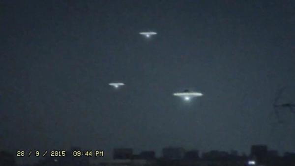 28-09-2015 3 ufos spotted at night